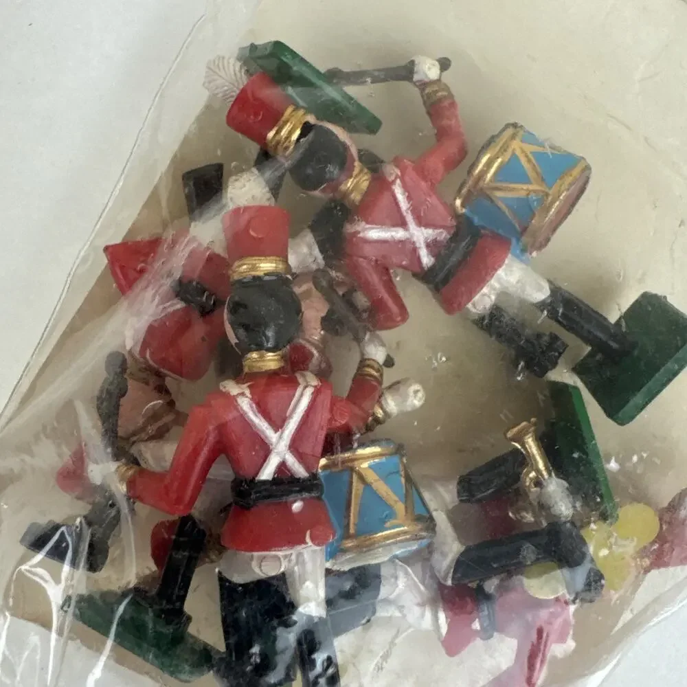 Vintage Wilton Cake Tops Plastic 3